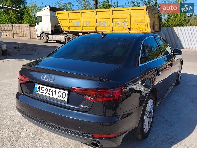 Седан Audi A4 2018 в Кривому Розі