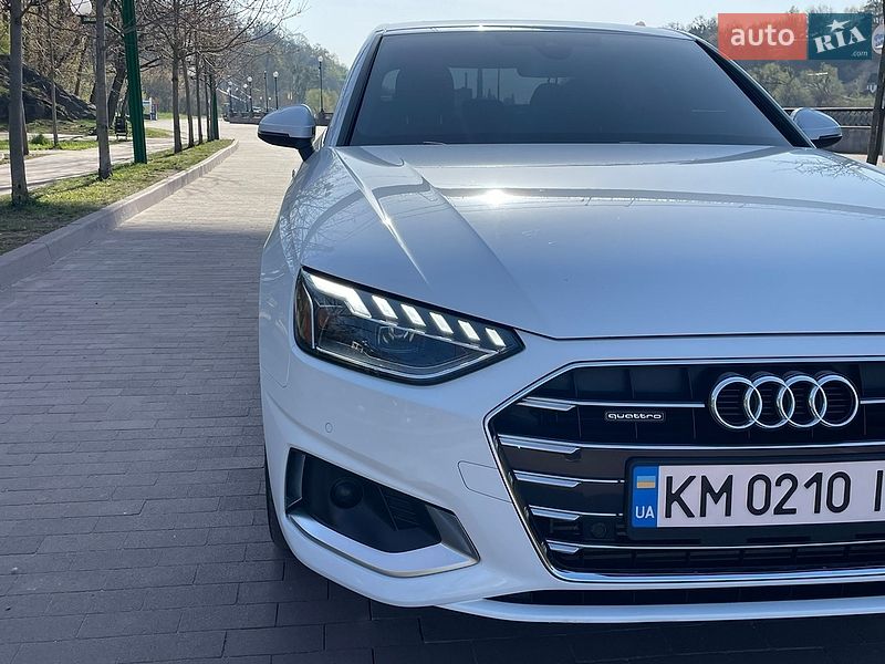 Седан Audi A4 2022 в Житомирі