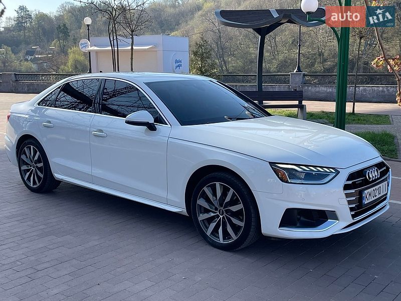 Седан Audi A4 2022 в Житомирі