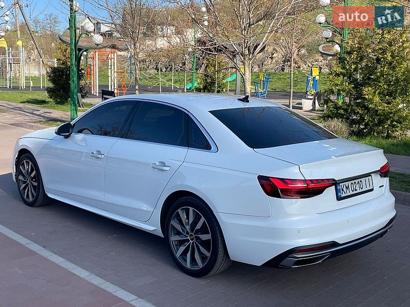 Седан Audi A4 2022 в Житомирі