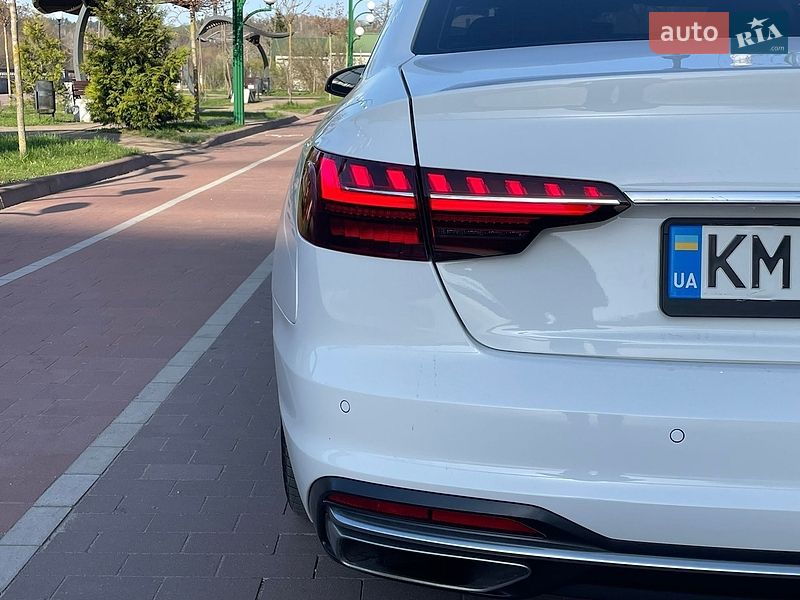 Седан Audi A4 2022 в Житомирі