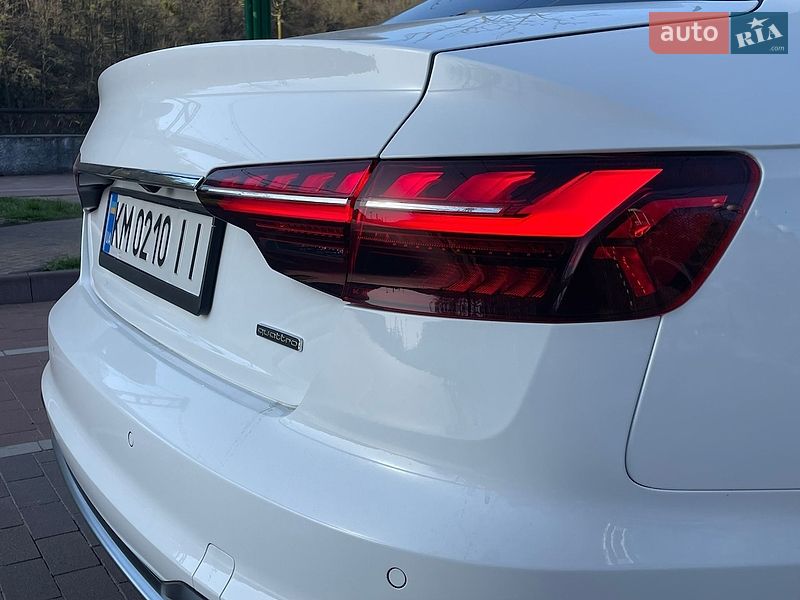 Седан Audi A4 2022 в Житомирі