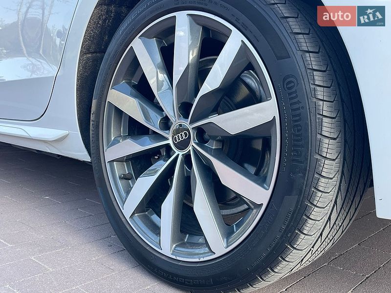 Седан Audi A4 2022 в Житомирі