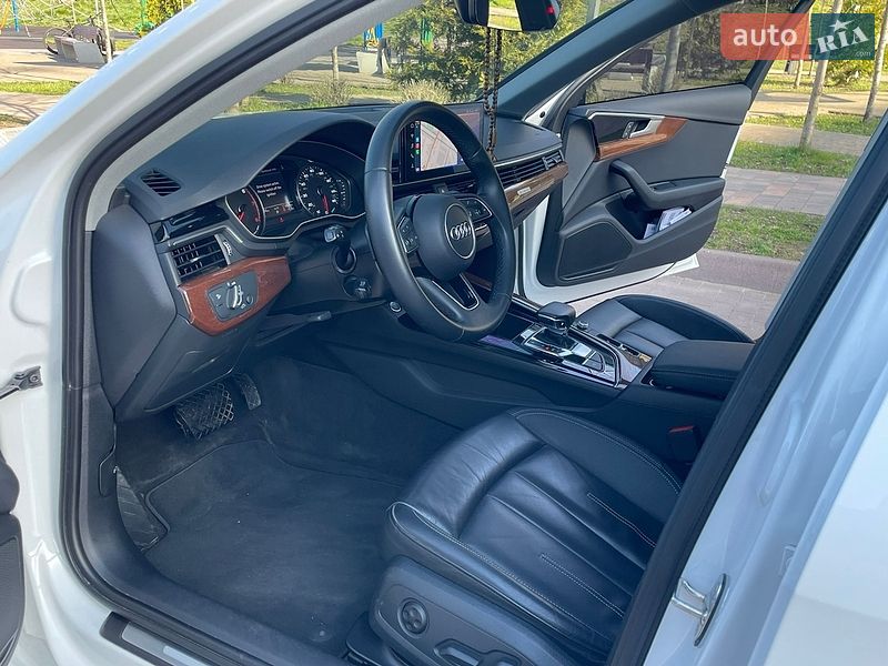 Седан Audi A4 2022 в Житомирі