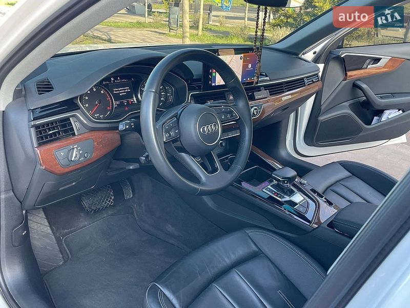 Седан Audi A4 2022 в Житомирі