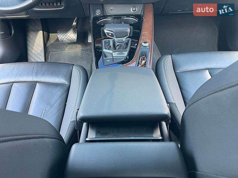 Седан Audi A4 2022 в Житомирі