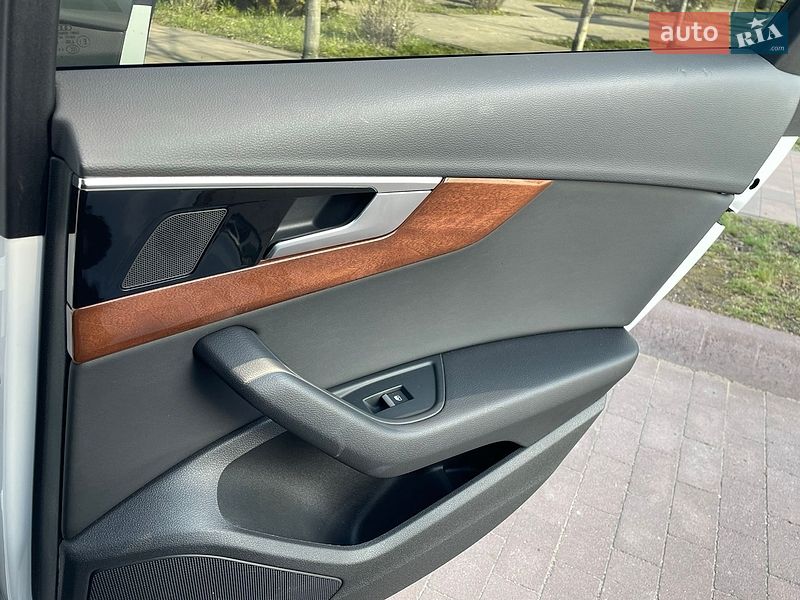 Седан Audi A4 2022 в Житомирі