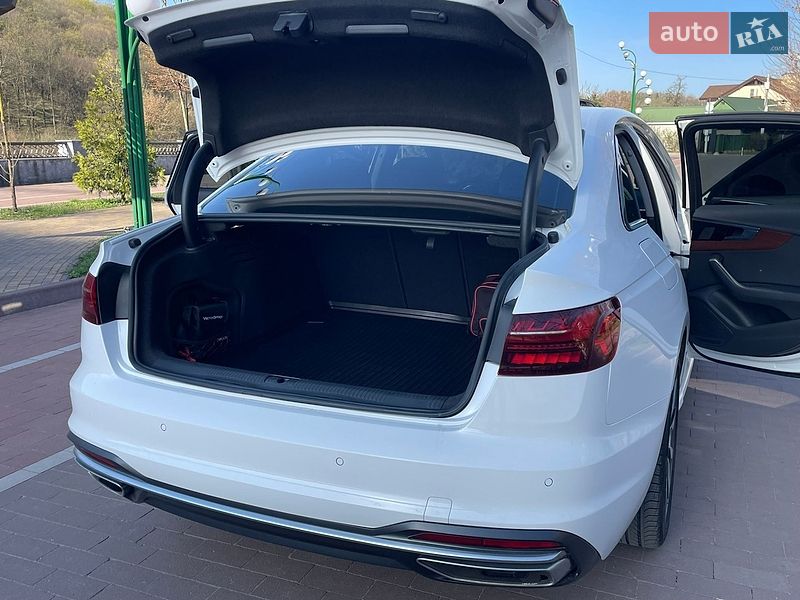 Седан Audi A4 2022 в Житомирі
