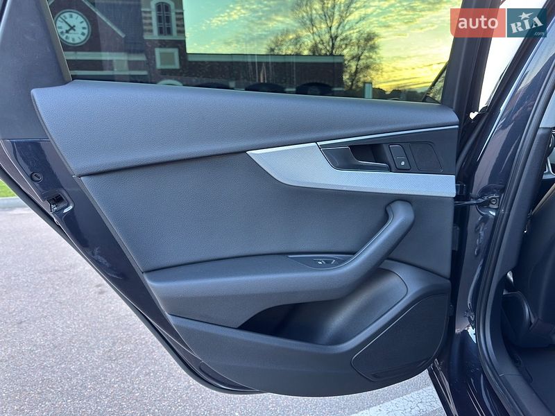 Седан Audi A4 2015 в Киеве