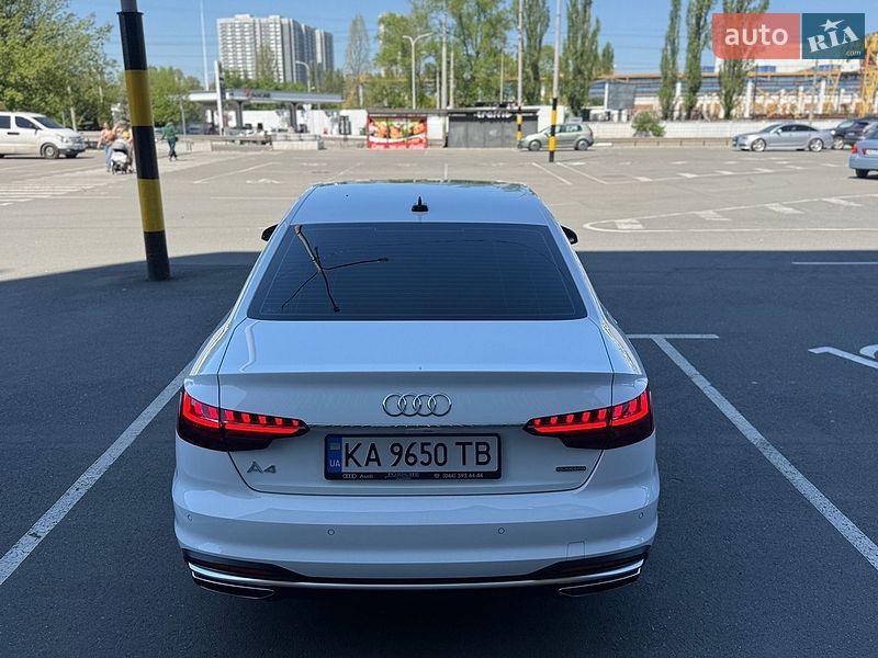 Седан Audi A4 2022 в Киеве