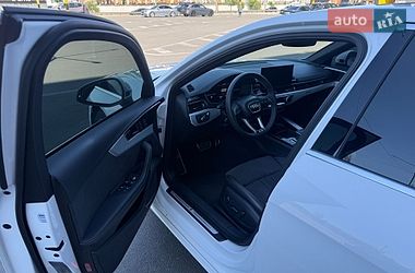 Седан Audi A4 2022 в Киеве