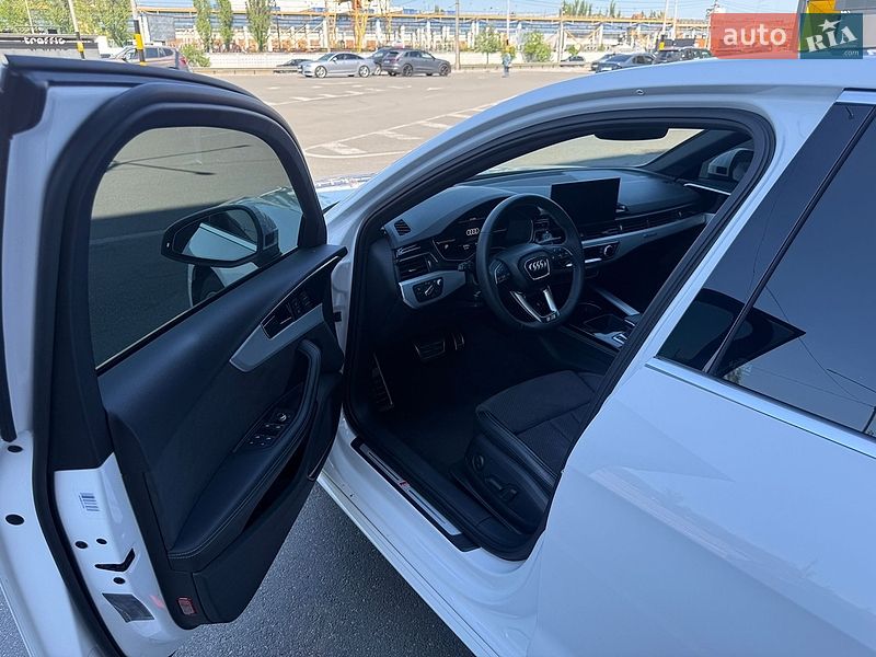Седан Audi A4 2022 в Киеве