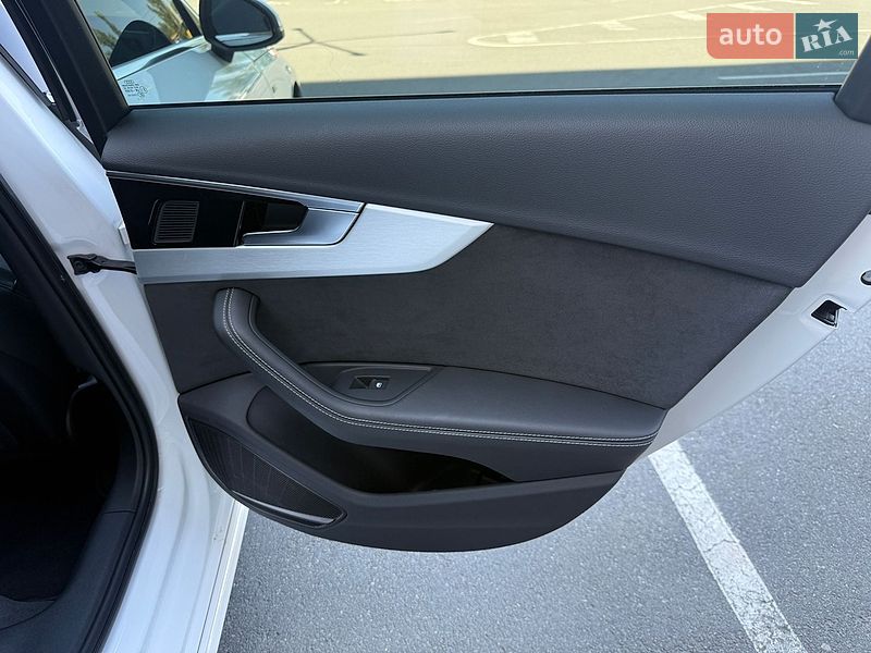 Седан Audi A4 2022 в Киеве