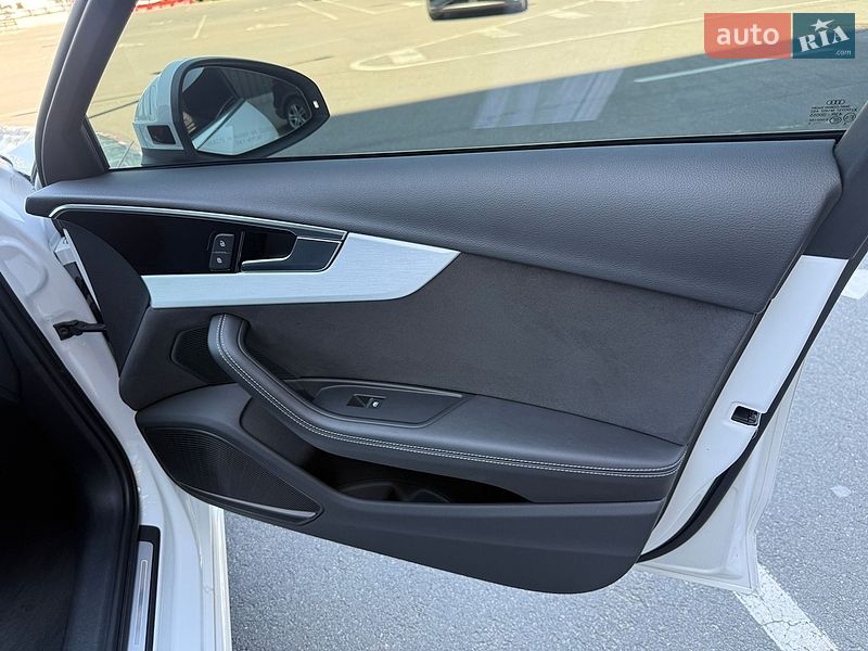 Седан Audi A4 2022 в Киеве