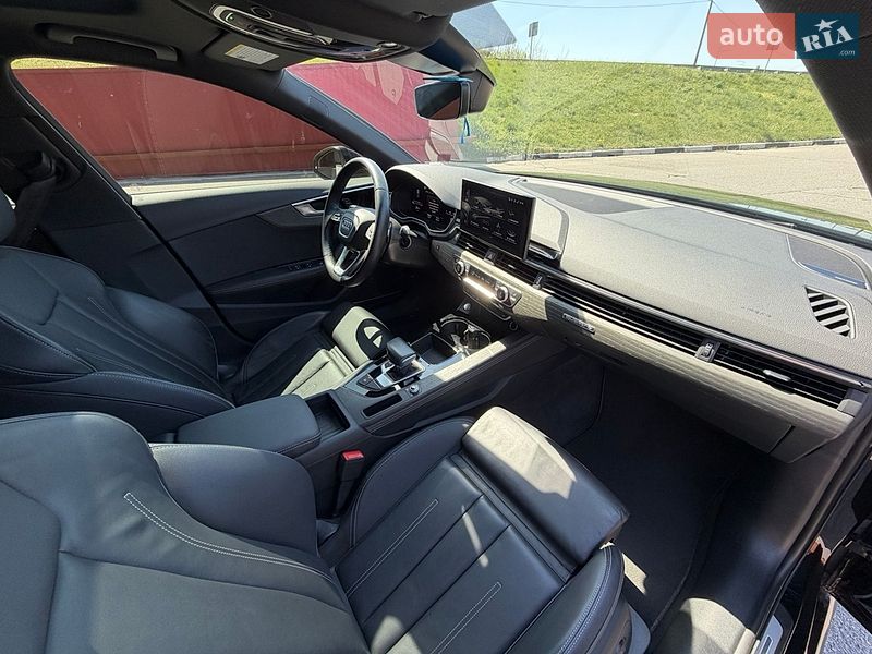 Седан Audi A4 2023 в Києві