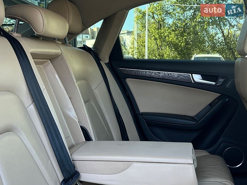 Седан Audi A4 2013 в Ивано-Франковске