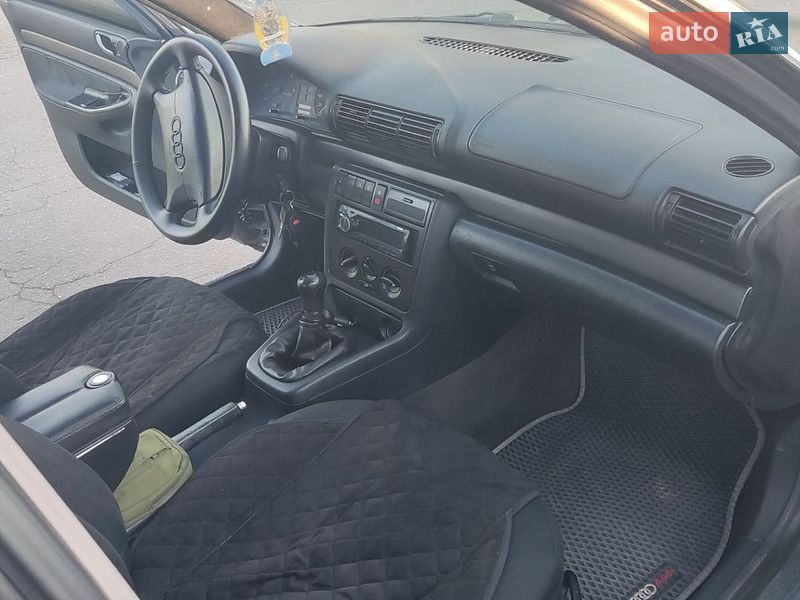Седан Audi A4 1997 в Новой Басане