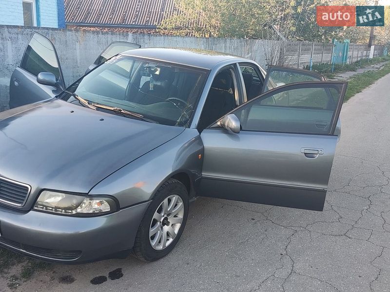 Седан Audi A4 1997 в Новой Басане