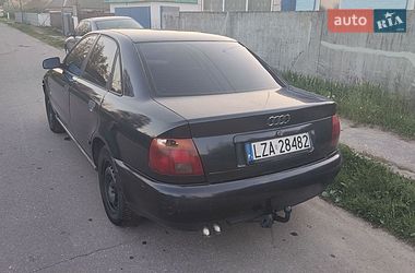 Седан Audi A4 1996 в Новой Басане