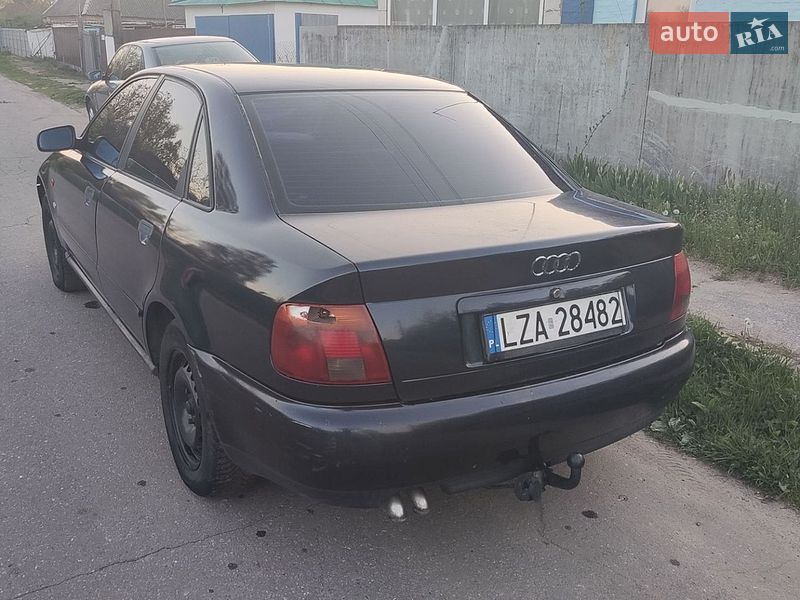 Седан Audi A4 1996 в Новой Басане