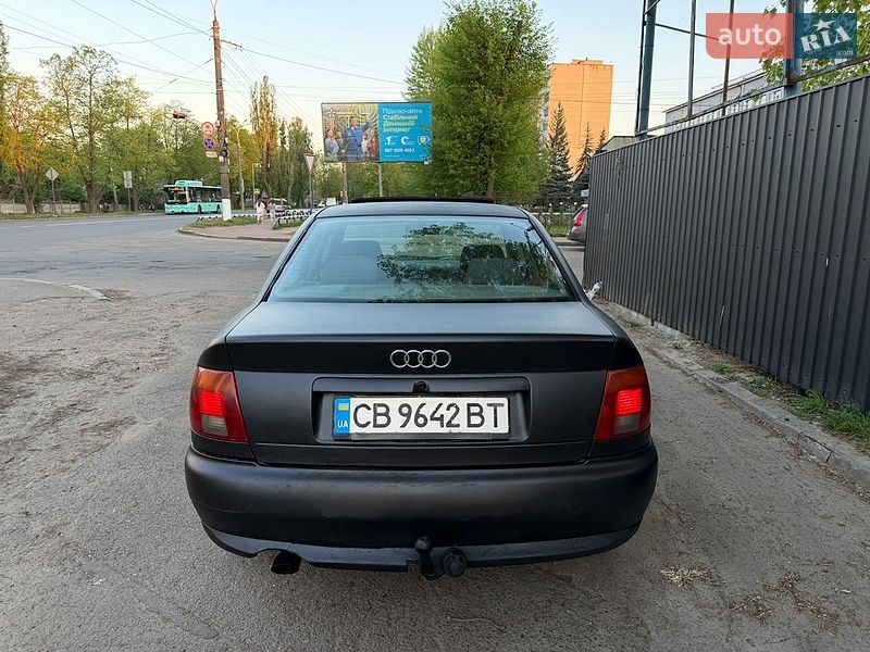 Седан Audi A4 1995 в Чернигове