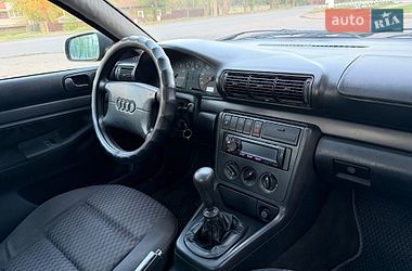 Седан Audi A4 1995 в Чернигове