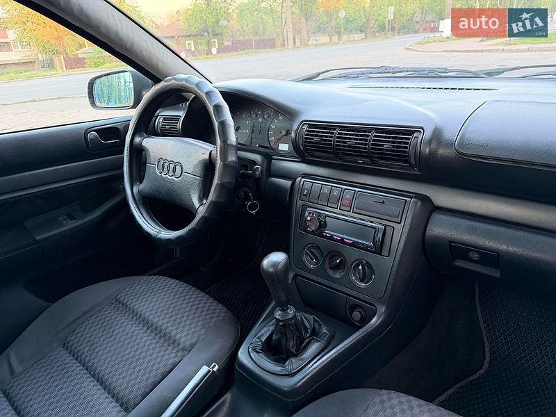 Седан Audi A4 1995 в Чернигове