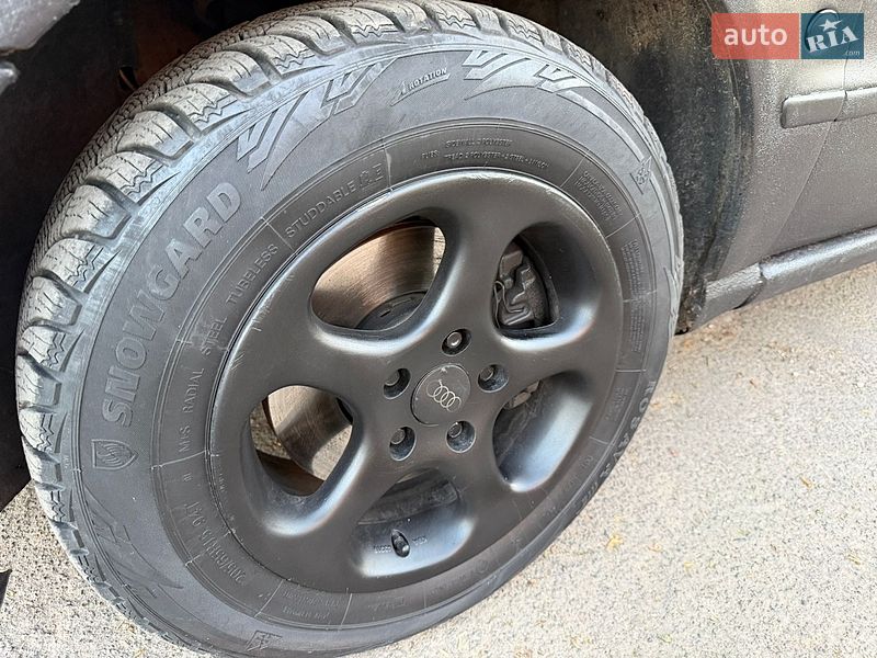 Седан Audi A4 1995 в Чернигове