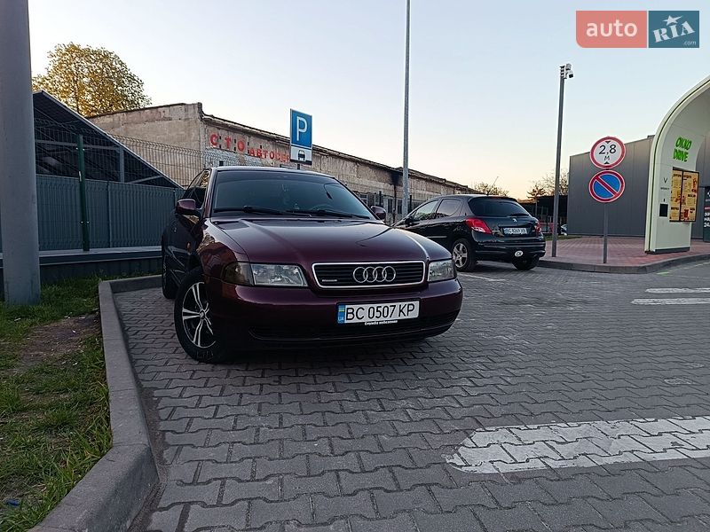 Седан Audi A4 1998 в Львове