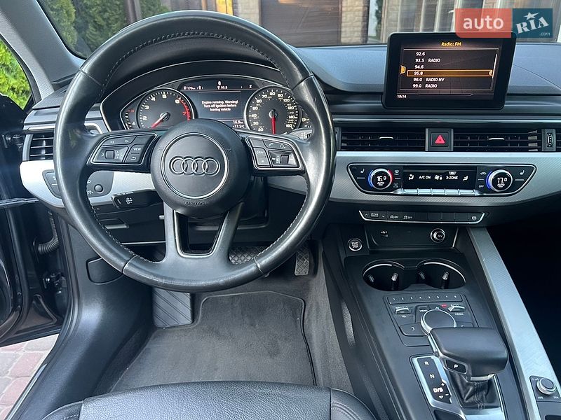 Седан Audi A4 2017 в Киеве
