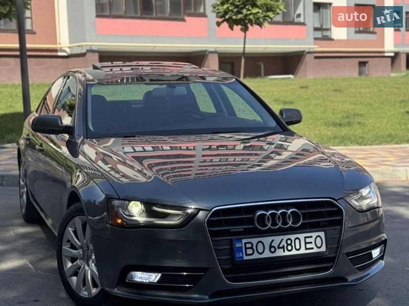 Седан Audi A4 2012 в Львове