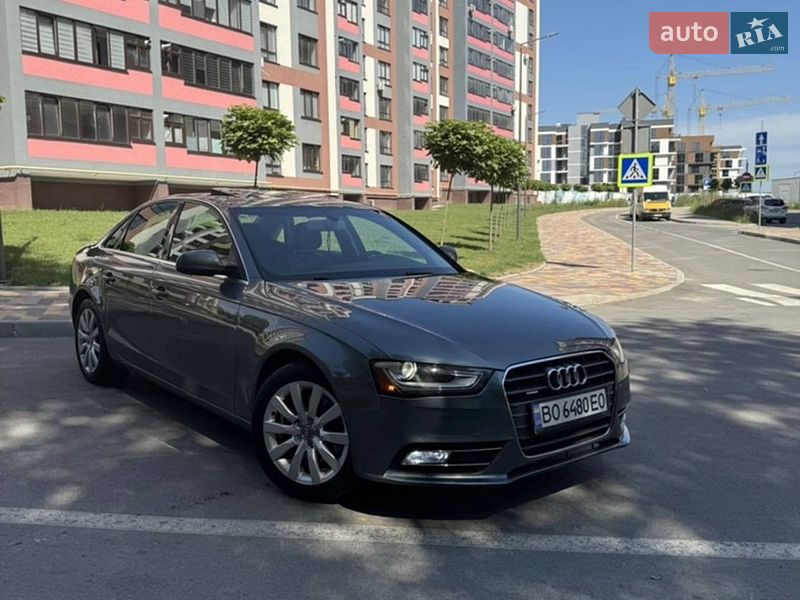 Седан Audi A4 2012 в Львове