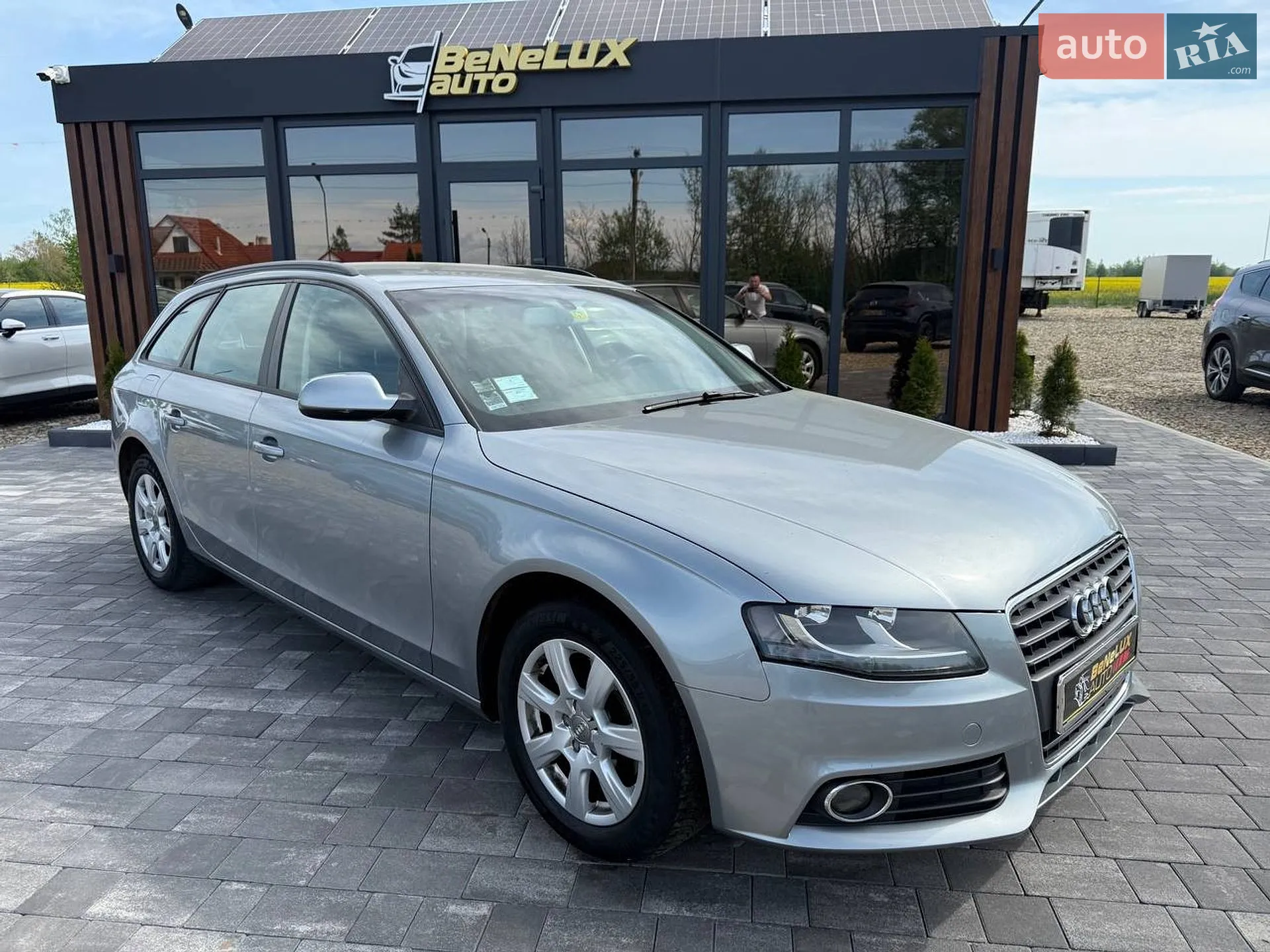 2010 Audi A4 - мініатюра 2