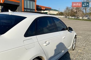 Седан Audi A4 2017 в Чернівцях