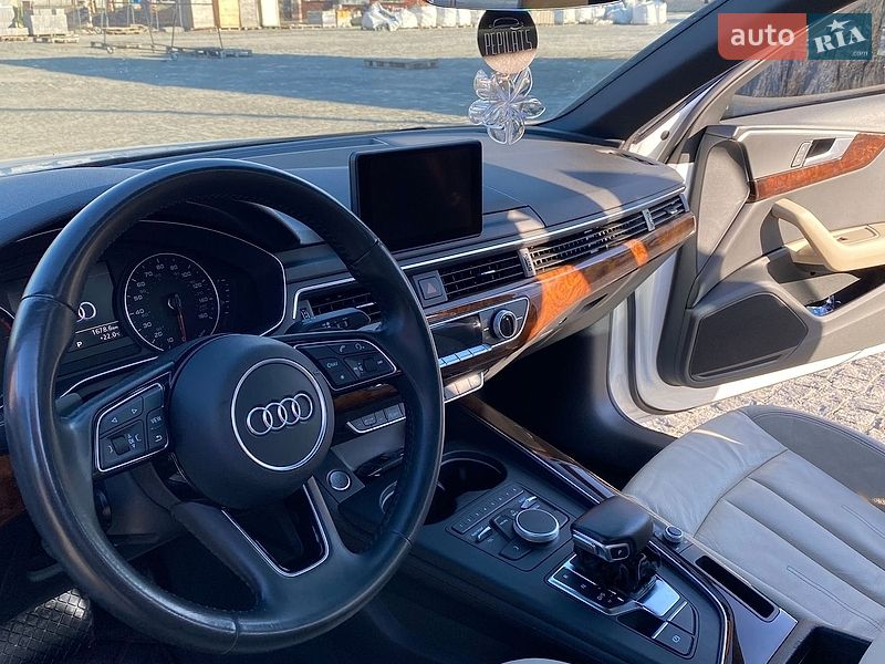 Седан Audi A4 2017 в Чернівцях