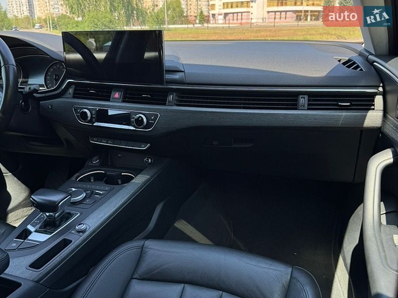Седан Audi A4 2017 в Киеве