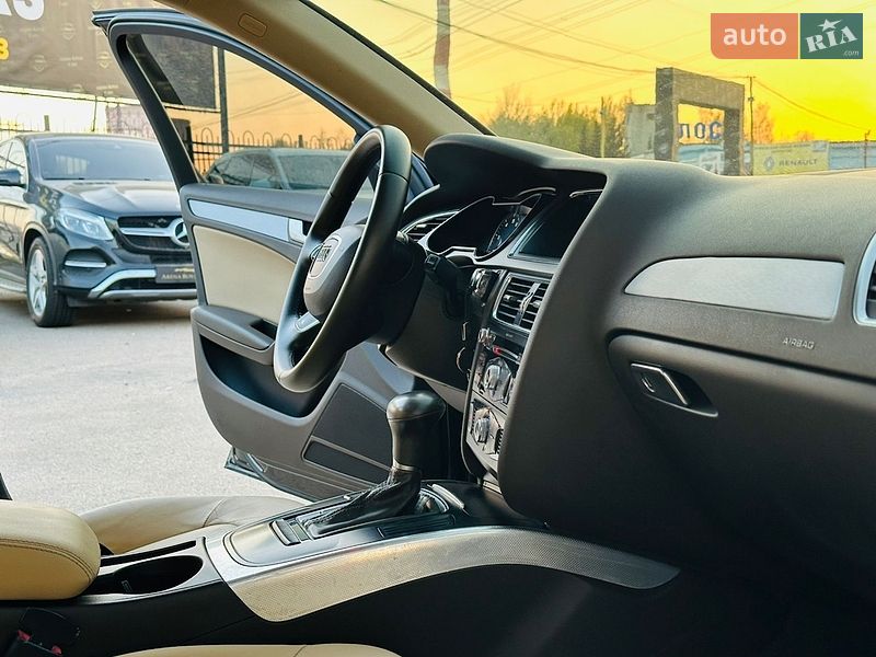 Седан Audi A4 2012 в Харькове
