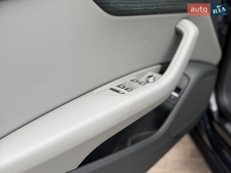 Седан Audi A4 2018 в Дубні