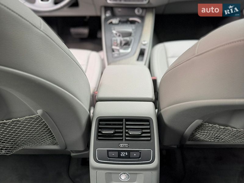 Седан Audi A4 2018 в Дубні