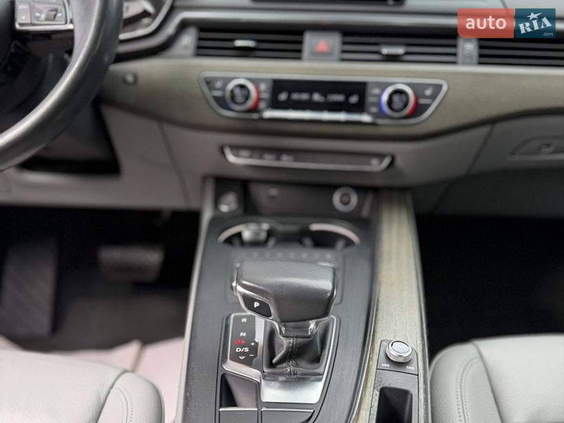 Седан Audi A4 2018 в Дубні