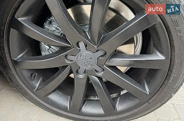 Седан Audi A4 2018 в Дубні