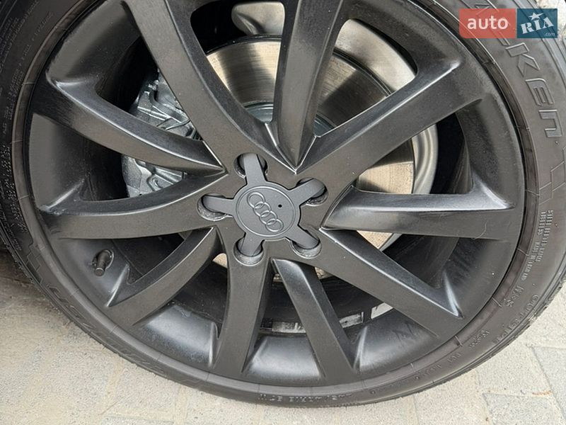 Седан Audi A4 2018 в Дубні