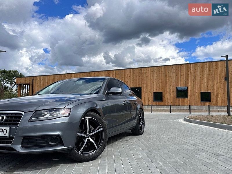 Седан Audi A4 2011 в Львове