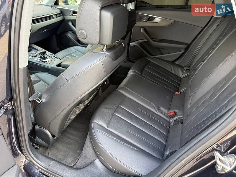 Седан Audi A4 2018 в Стрые