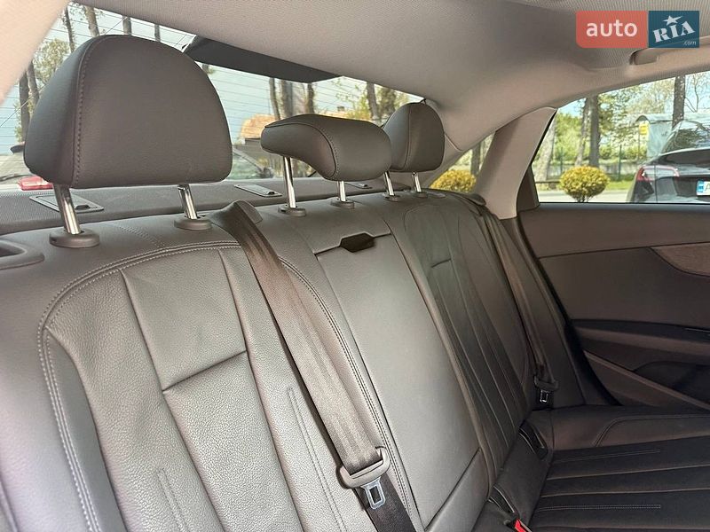 Седан Audi A4 2018 в Стрые