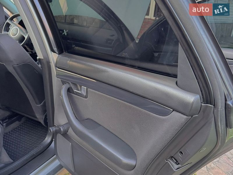 Седан Audi A4 2004 в Калиновке