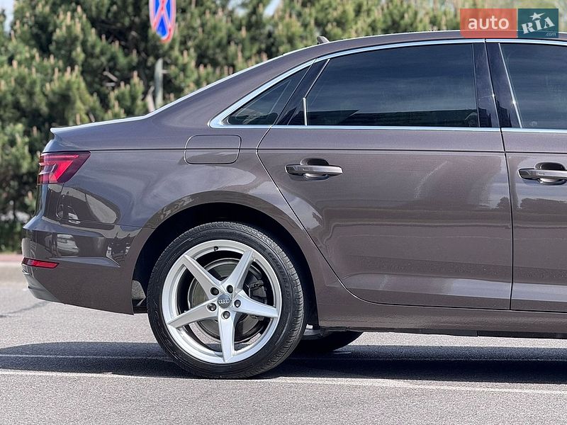 Седан Audi A4 2018 в Києві