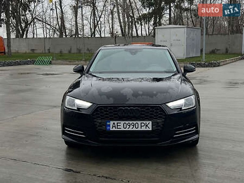 Седан Audi A4 2017 в Львові