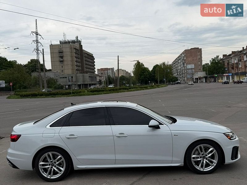 Седан Audi A4 2022 в Киеве
