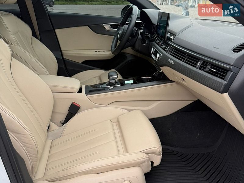 Седан Audi A4 2022 в Киеве